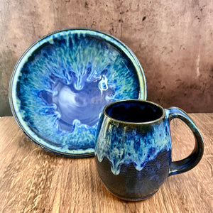  large "Blue World" serving bowl. wheelthrown, trimmed and glazed by Artist, Meredith Chernick. the bowl is glazed in cobalt blue with turquoise green glaze melting down into the blue from the rim of the bowl. No two are ever the same, each with unique drip patterns Approximtely 9" in Diameter. shown here with a blue world, northwest mug
